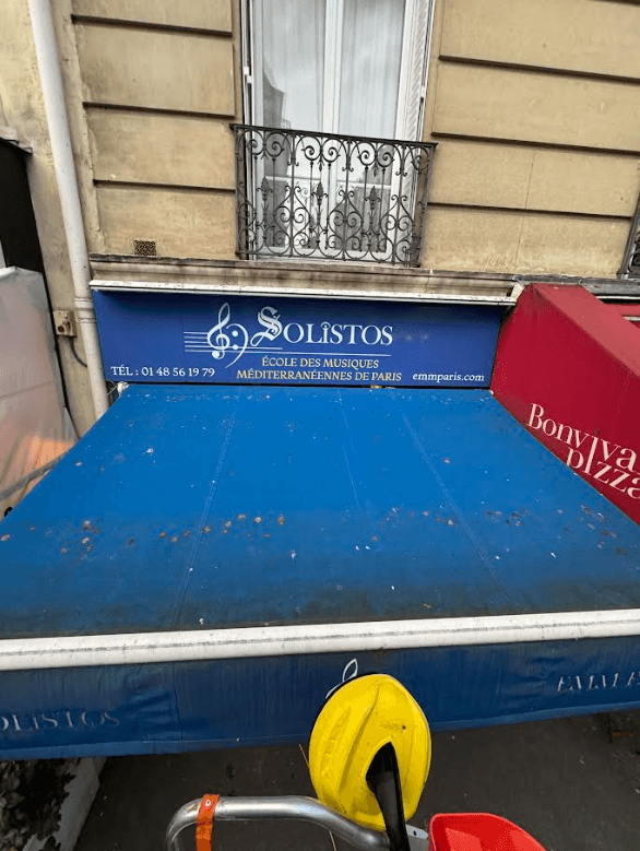 Store banne bleu avant