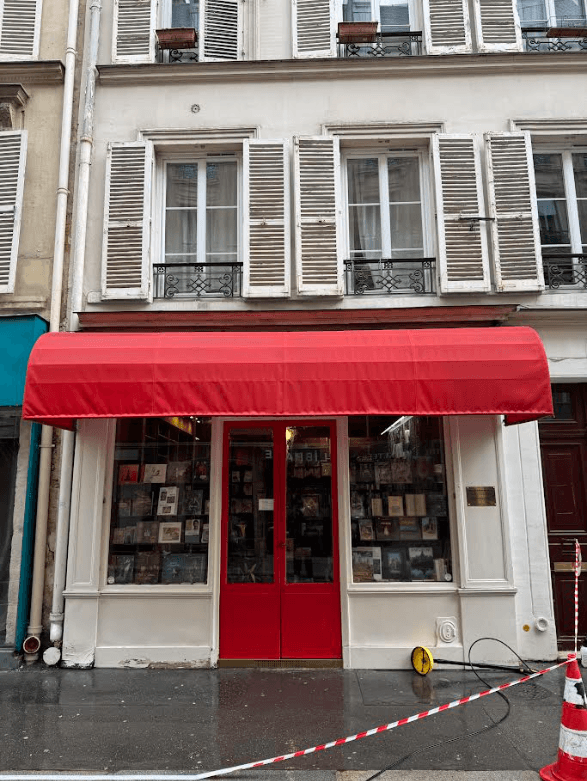 Store banne rouge après